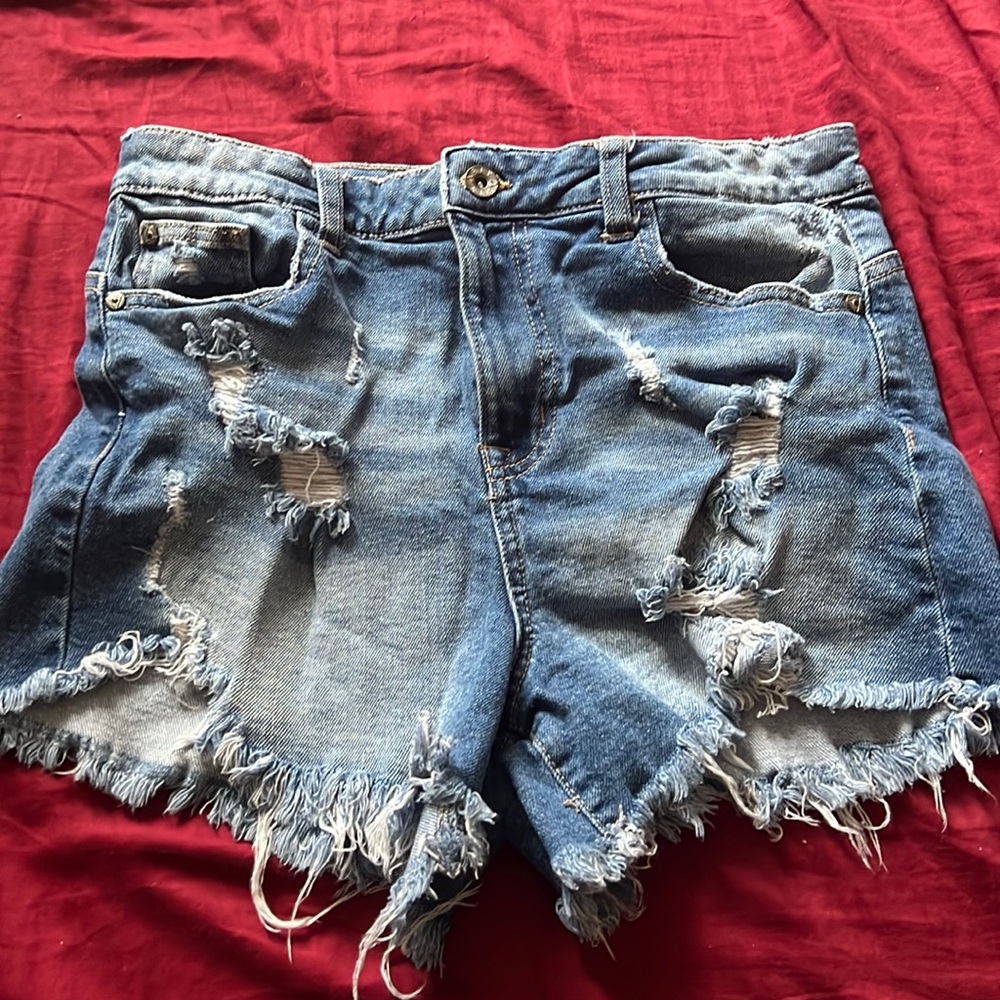 Ripped blue jean shorts.